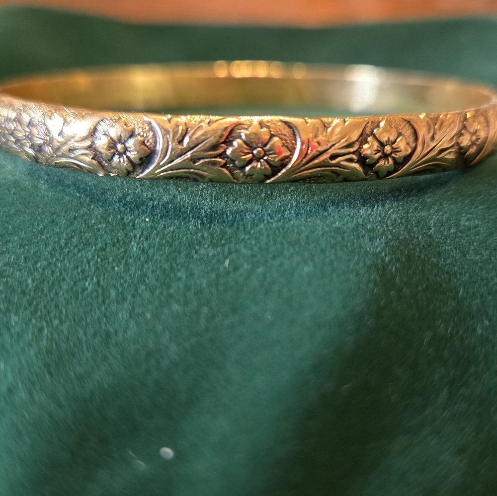 Beautiful bangle bracelet - Picture 3 of 4